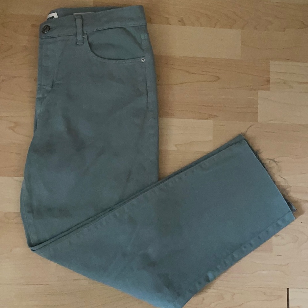 Size 8 Kensie Jeans fray bottom